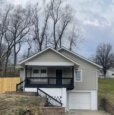 $189,900 | 2408 North 3rd Street, St. Joseph, MO 64505