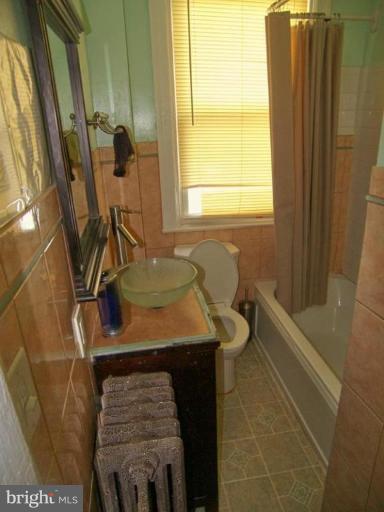 756 Morton Street Northwest Washington, DC 20010 - Photo 2 of 14 Bath #1