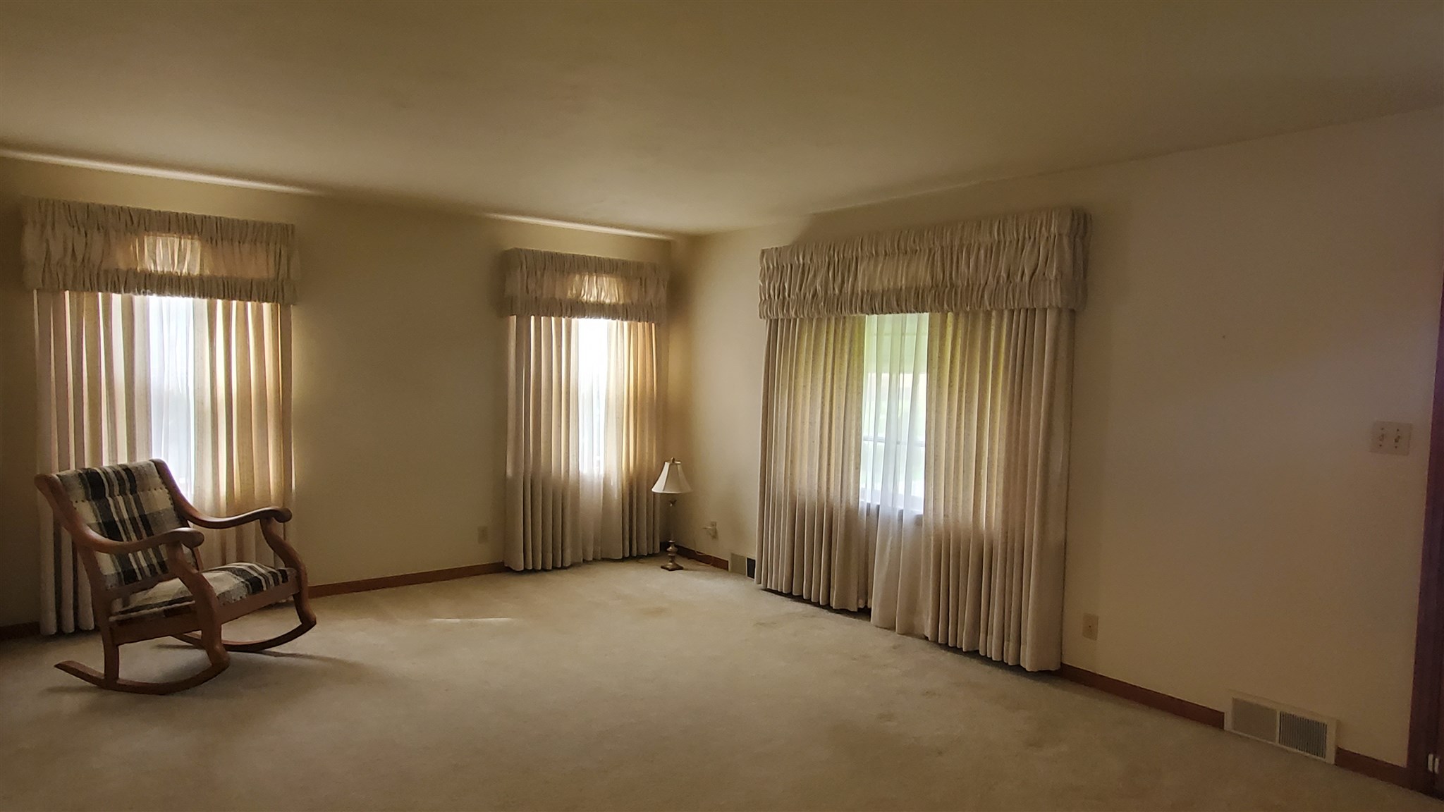 8121 Trentman Road Fort Wayne, IN 46816 - Photo 4 of 30