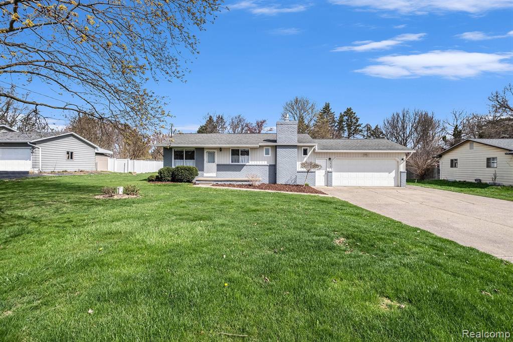 3434 East Rolston Road Fenton, MI 48430 - Photo 1 of 28