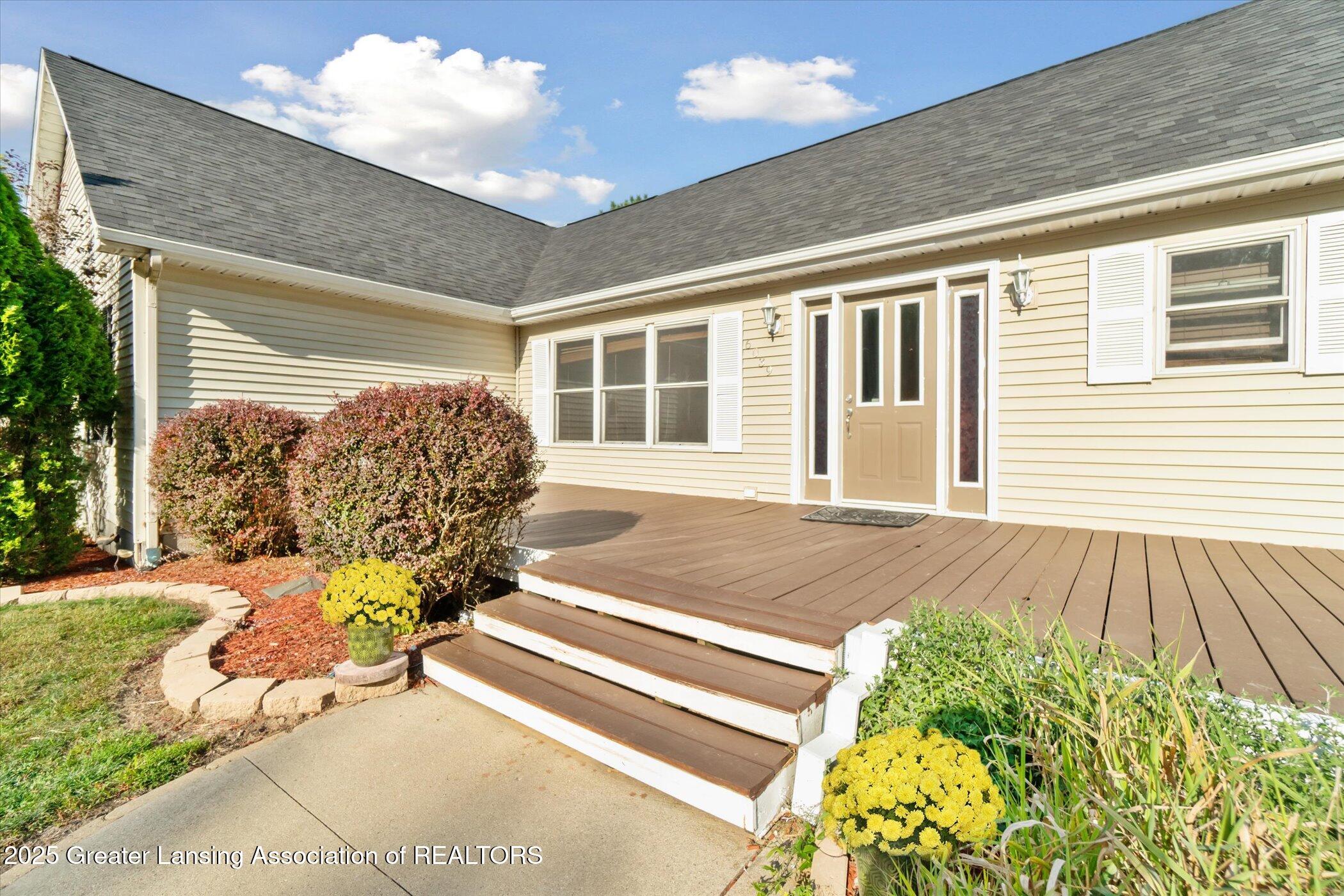 6039 West Beard Road Perry, MI 48872 - Photo 9 of 70 Front Porch