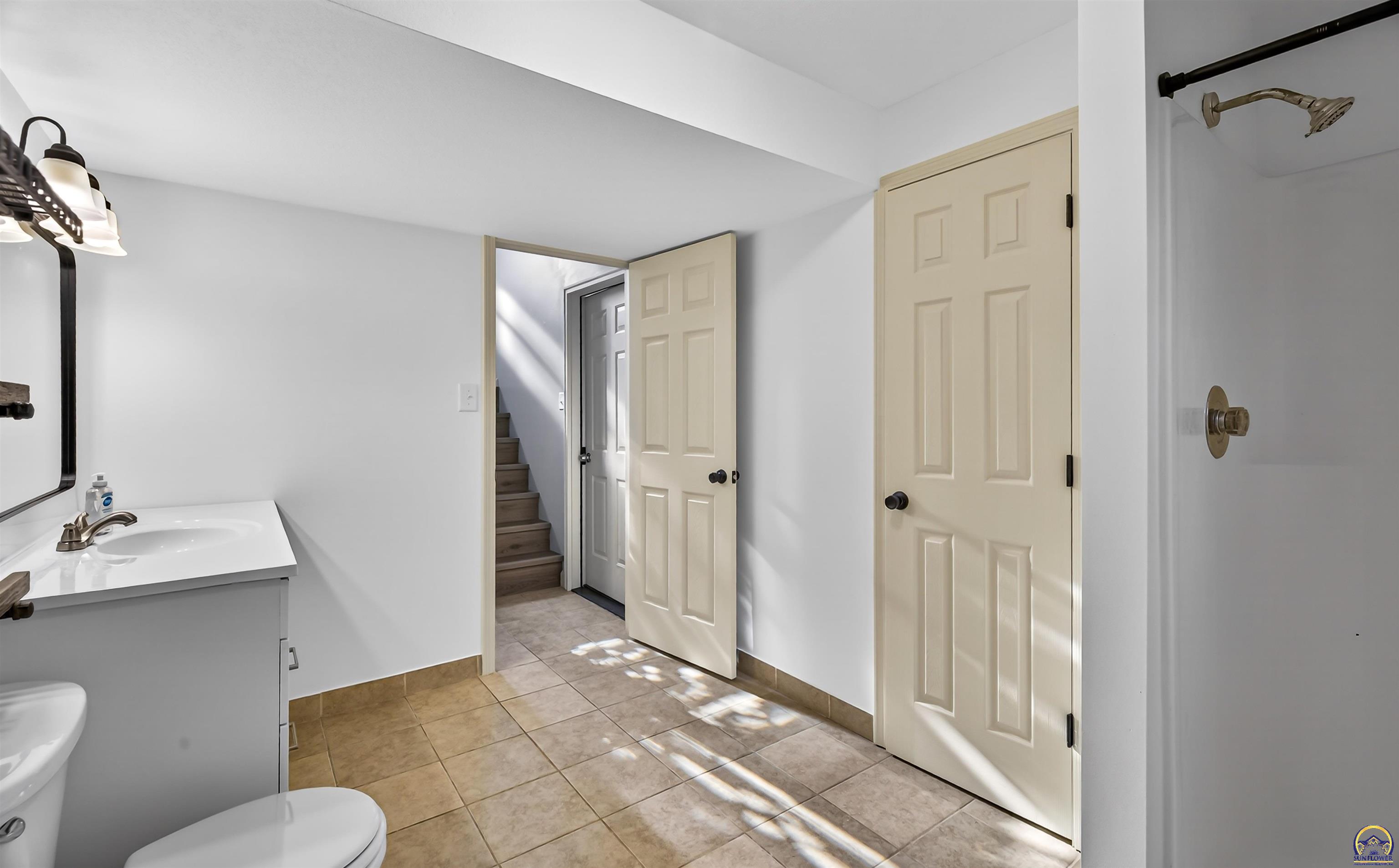 1002 Southwest Ashworth Road Topeka, KS 66604 - Photo 14 of 20