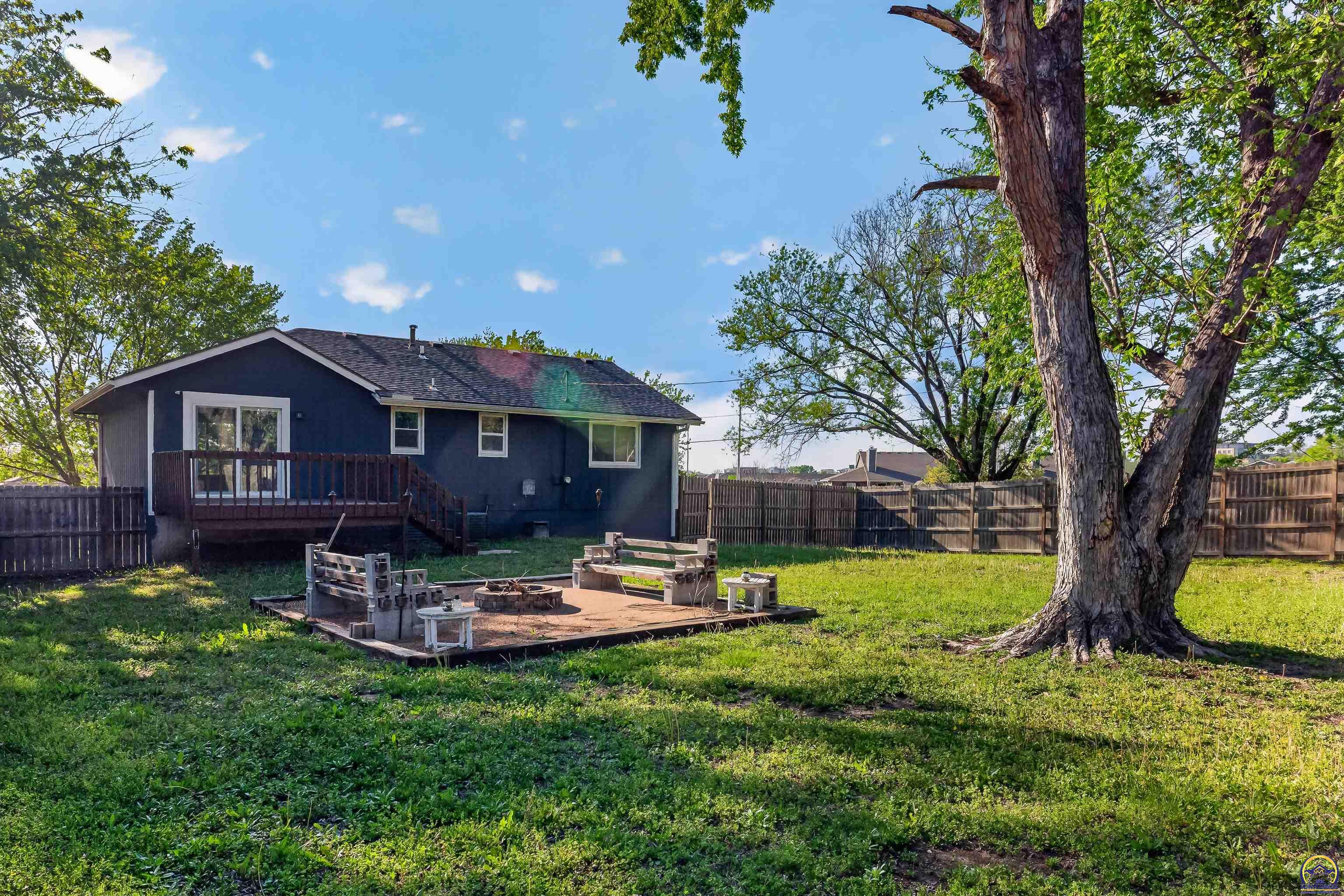 1002 Southwest Ashworth Road Topeka, KS 66604 - Photo 16 of 20