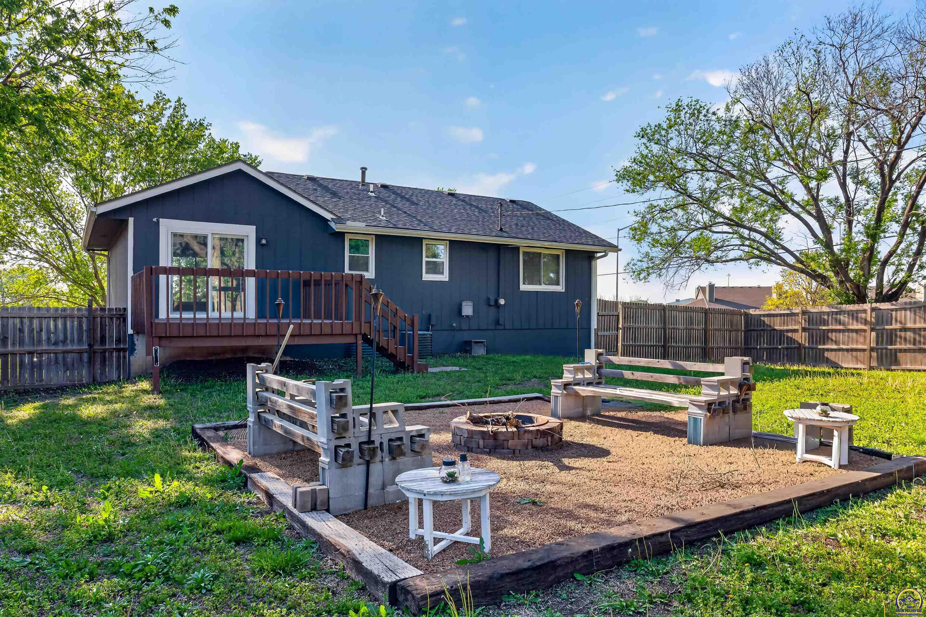 1002 Southwest Ashworth Road Topeka, KS 66604 - Photo 17 of 20