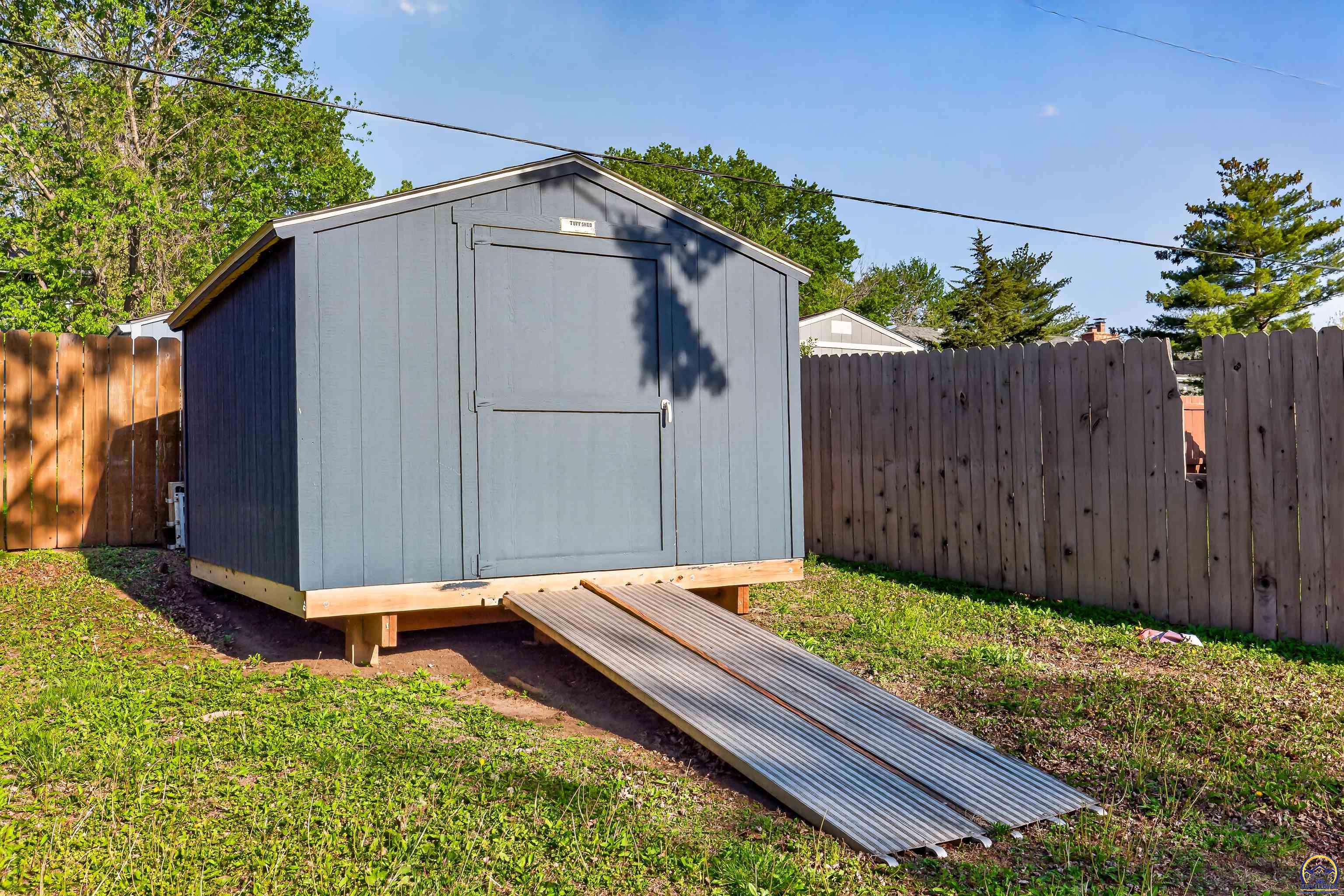 1002 Southwest Ashworth Road Topeka, KS 66604 - Photo 20 of 20