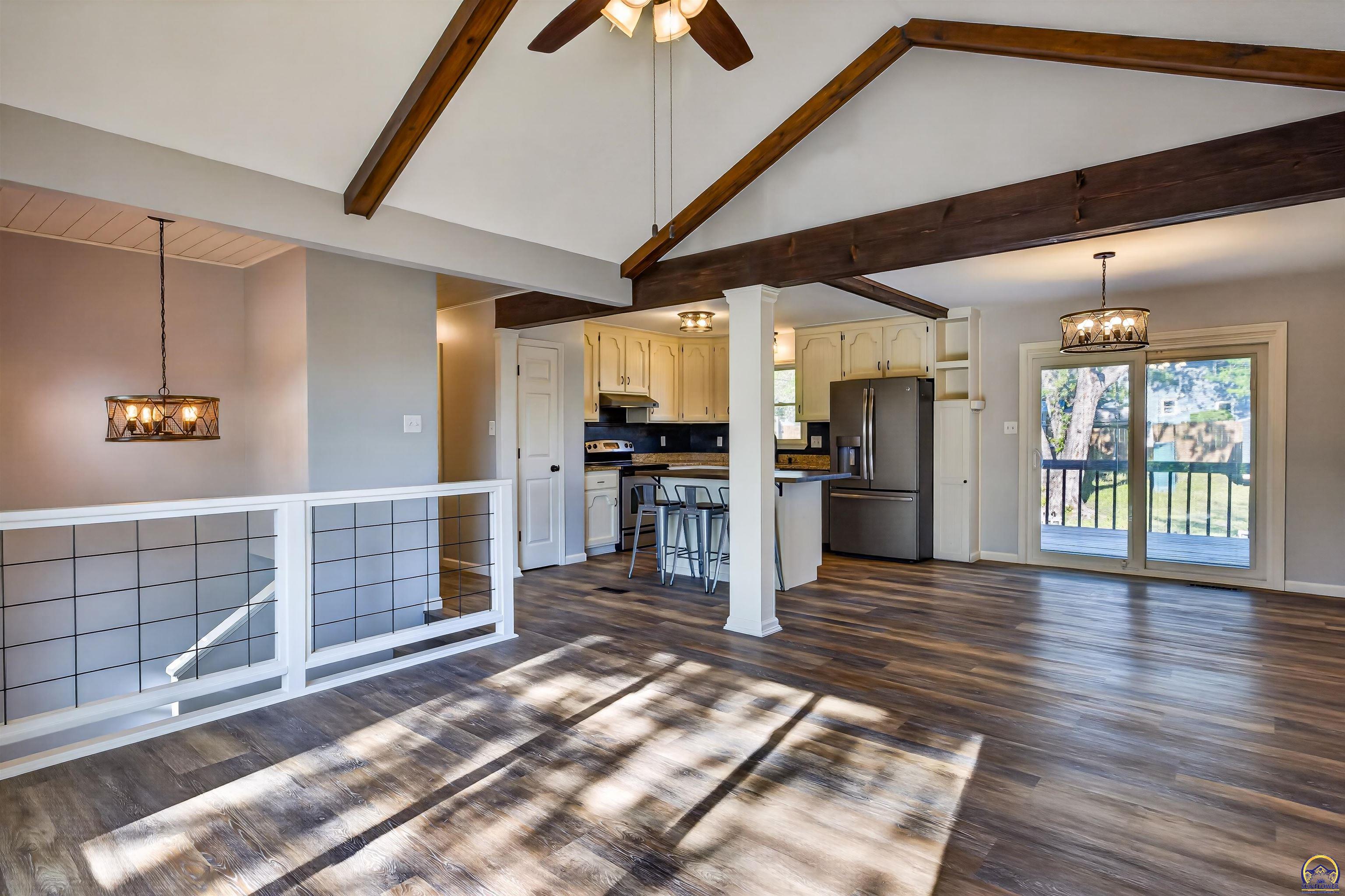 1002 Southwest Ashworth Road Topeka, KS 66604 - Photo 5 of 20