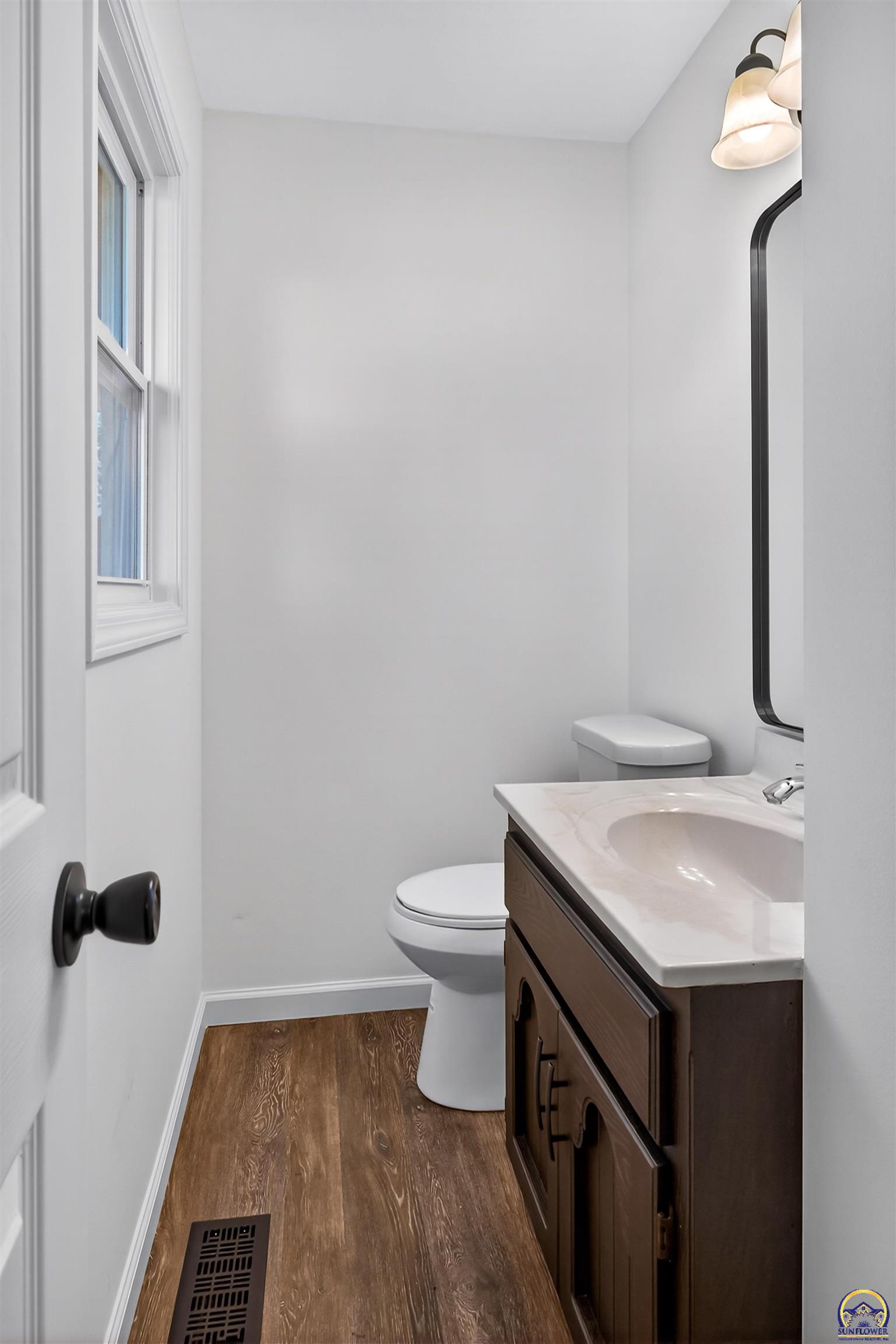 1002 Southwest Ashworth Road Topeka, KS 66604 - Photo 8 of 20