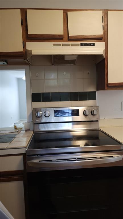 1737 Shady Ridge Court, Unit 231 Orlando, FL 32807 - Photo 14 of 30 a close view of appliances