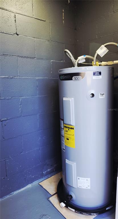 1737 Shady Ridge Court, Unit 231 Orlando, FL 32807 - Photo 29 of 30 a view of water heater