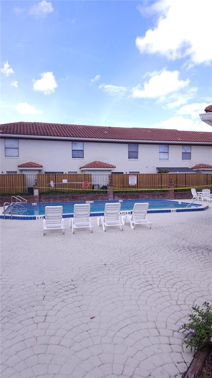 1737 Shady Ridge Court, Unit 231 Orlando, FL 32807 - Photo 3 of 30 a view of building with outdoor area