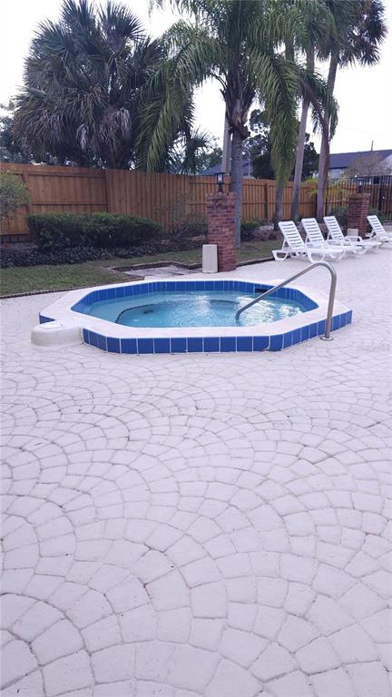 1737 Shady Ridge Court, Unit 231 Orlando, FL 32807 - Photo 7 of 30 a view of wooden fence