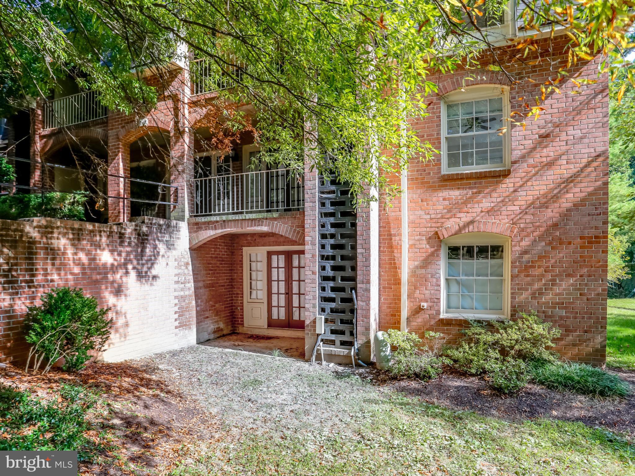 8110 Colony Point Road, Unit 215 Springfield, VA 22152 - Photo 2 of 27 Exterior Building