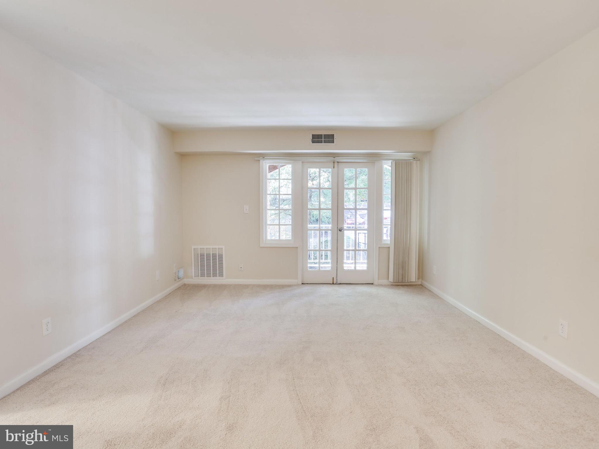 8110 Colony Point Road, Unit 215 Springfield, VA 22152 - Photo 17 of 27 Living Room