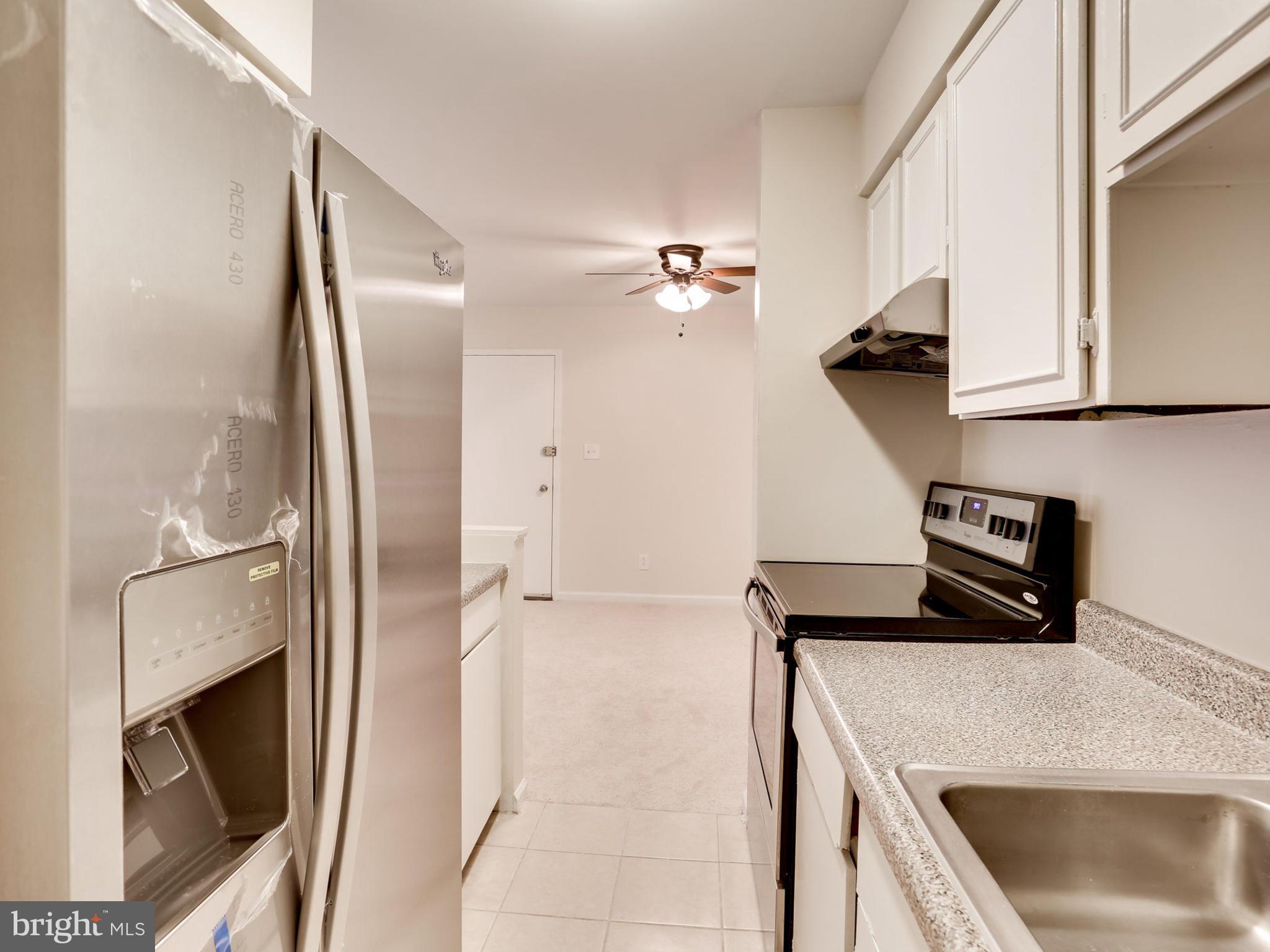 8110 Colony Point Road, Unit 215 Springfield, VA 22152 - Photo 8 of 27 Kitchen