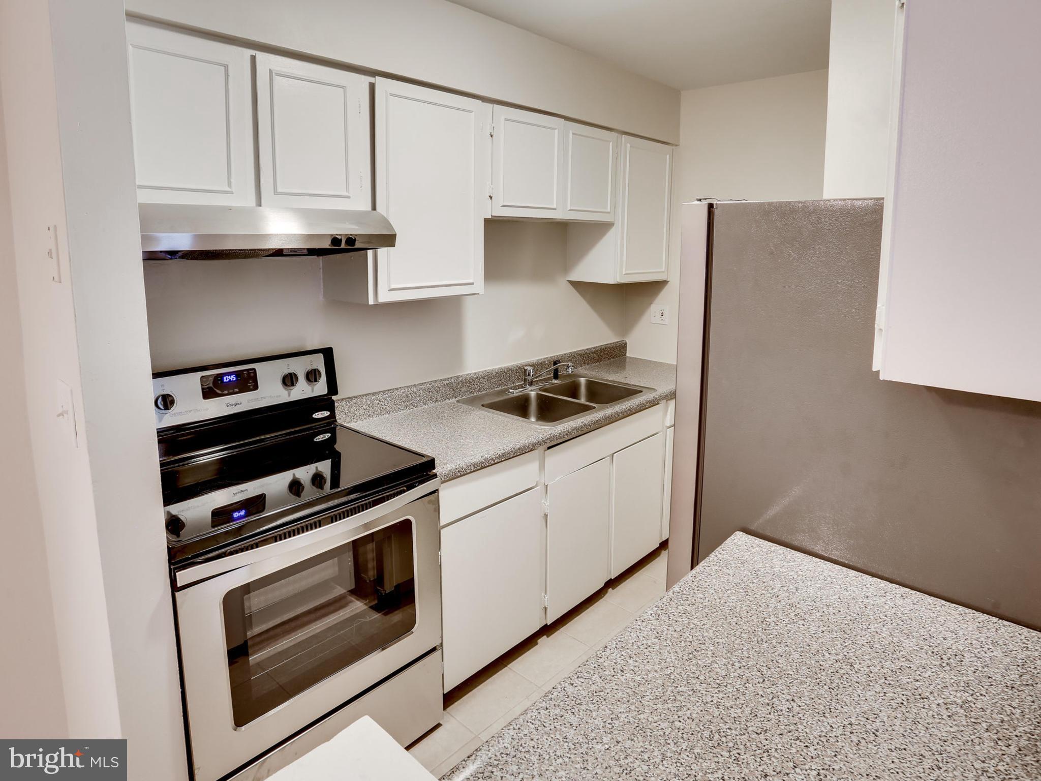 8110 Colony Point Road, Unit 215 Springfield, VA 22152 - Photo 10 of 27 Kitchen