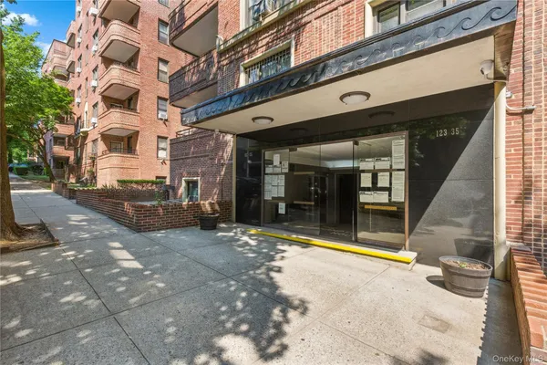 $230,000 | 123-35 82nd Road, Unit 4D | Kew Gardens