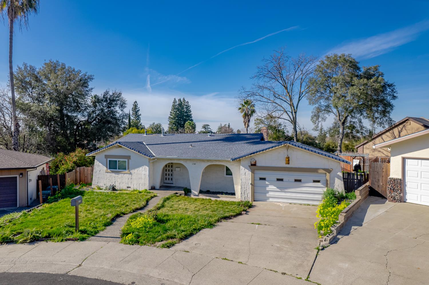 6500 Cookson Way Fair Oaks, CA 95628 - Photo 30 of 37 a front view of a house with garden