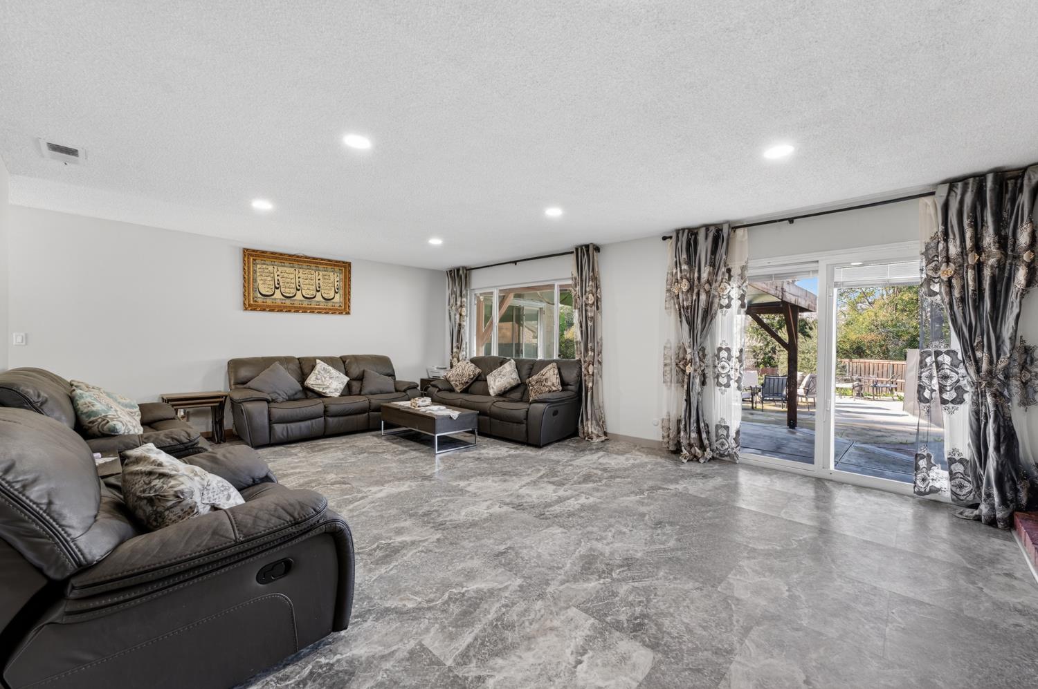 6500 Cookson Way Fair Oaks, CA 95628 - Photo 3 of 37 a living room with furniture and a gym machine