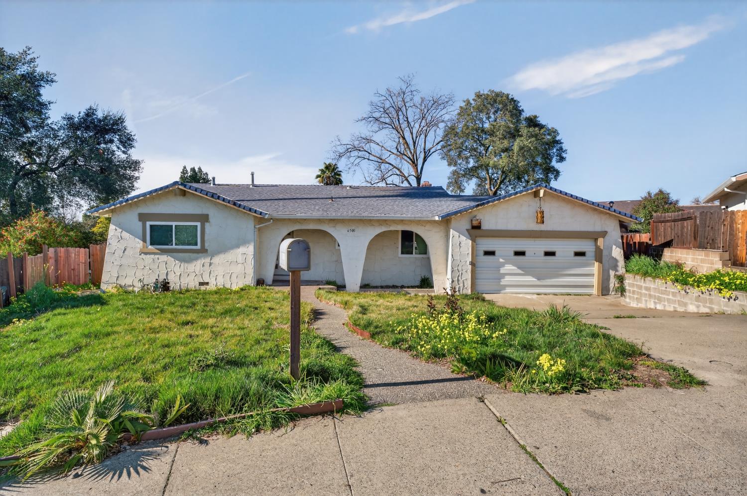 6500 Cookson Way Fair Oaks, CA 95628 - Photo 35 of 37 a front view of a house with garden