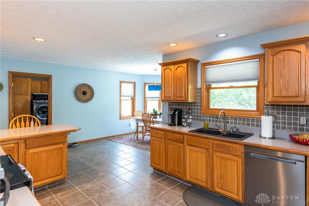 9242 Barnes Road Clayton, OH 45315 - Photo 13 of 60 Gallery Image 13