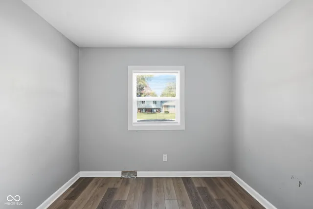 $220,000 | 263 North Raceway Road, Indianapolis, IN 46234