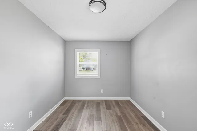 $220,000 | 263 North Raceway Road, Indianapolis, IN 46234