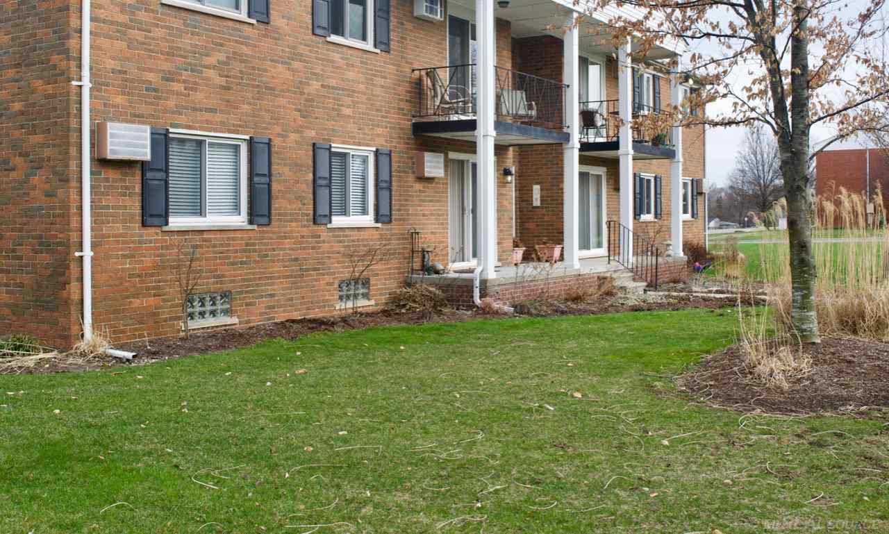 1121 Tienken Court Rochester, MI 48306 - Photo 4 of 35 50007864-3.JPG
