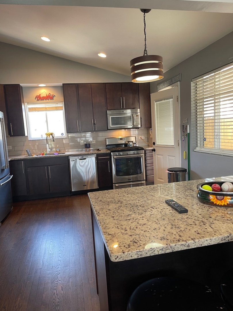 242 North Wolf Road Hillside, IL 60162 - Photo 4 of 24
