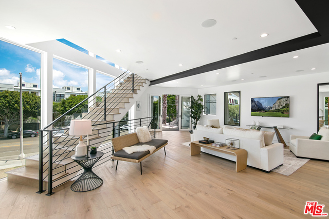 126 Thornton Place Venice, CA 90291 - Photo 2 of 28