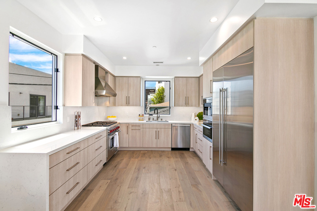 126 Thornton Place Venice, CA 90291 - Photo 5 of 28