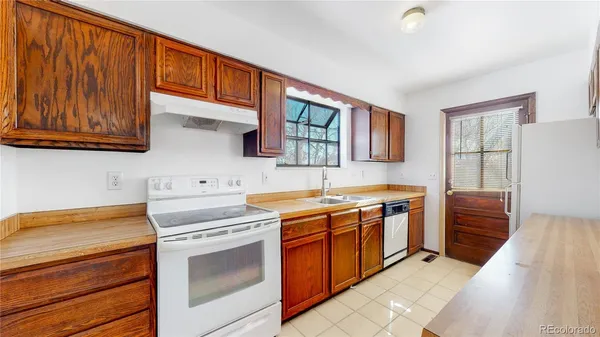 $3,035 | 5735 West 2nd Avenue, Lakewood, CO 80226