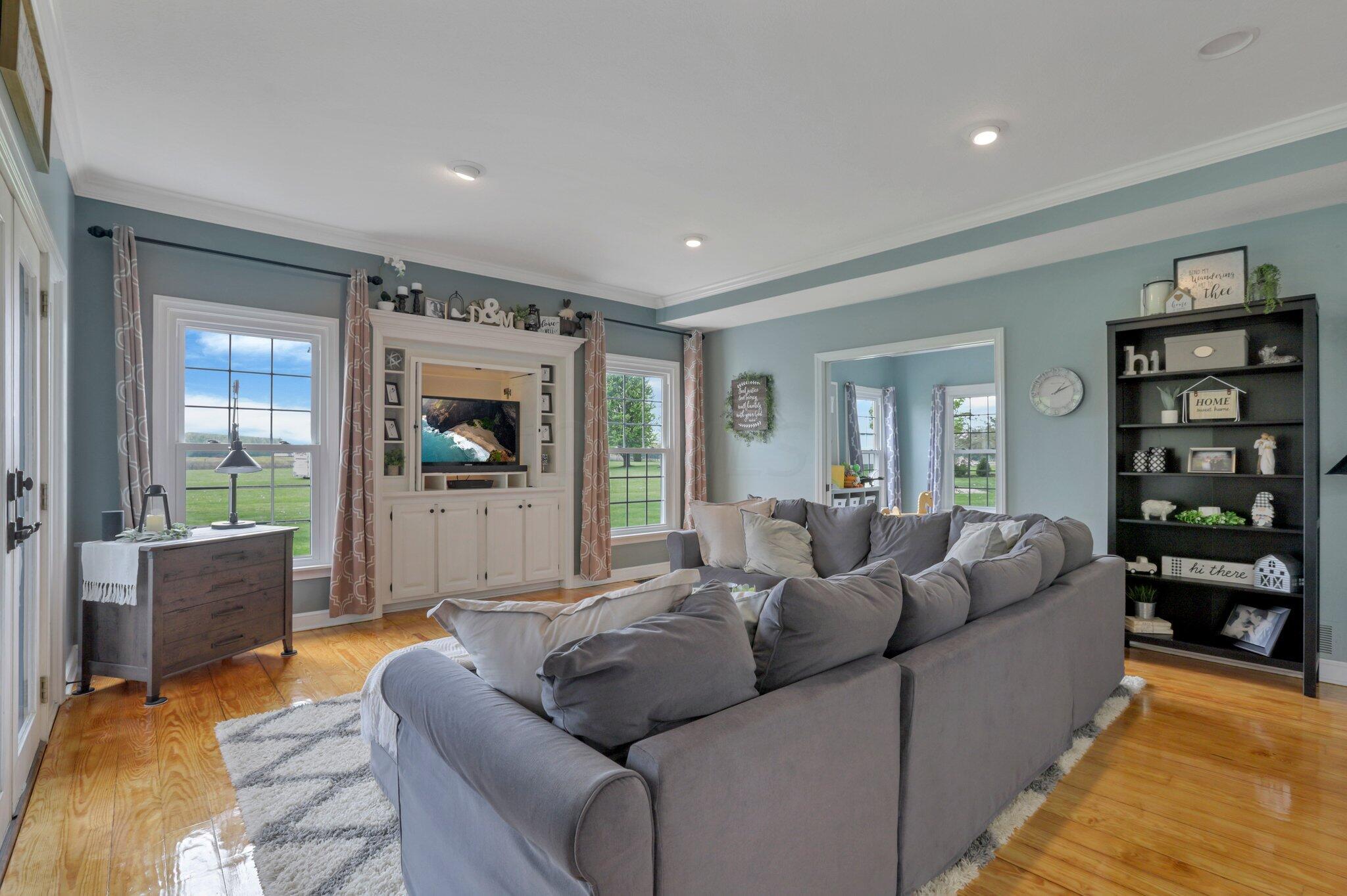 3715 York Road Southwest Pataskala, OH 43062 - Photo 23 of 81 Great Room