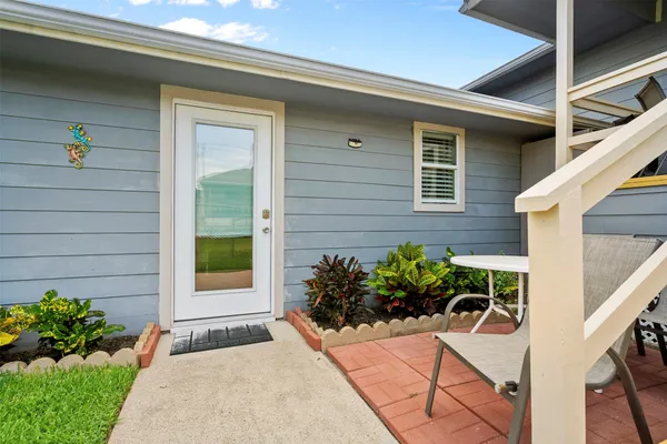 $1,100 | 715 31st Street, Unit REAR, Galveston, TX 77550