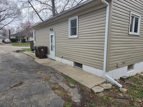 $1,800 | 110 North Avenue, Lockport, IL 60441