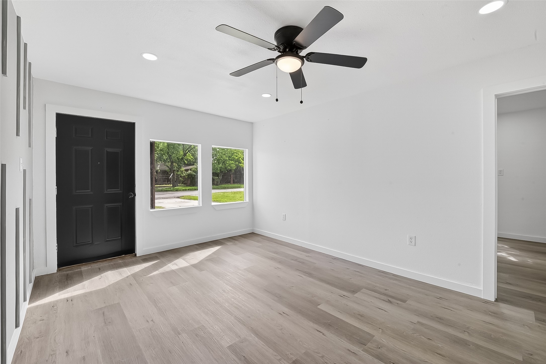 4933 Doolittle Boulevard Houston, TX 77033 - Photo 5 of 28