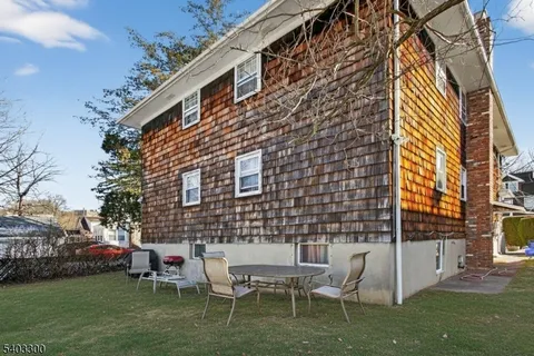 $2,850 | 17 Union Avenue, Unit 2, Maplewood, NJ 07040