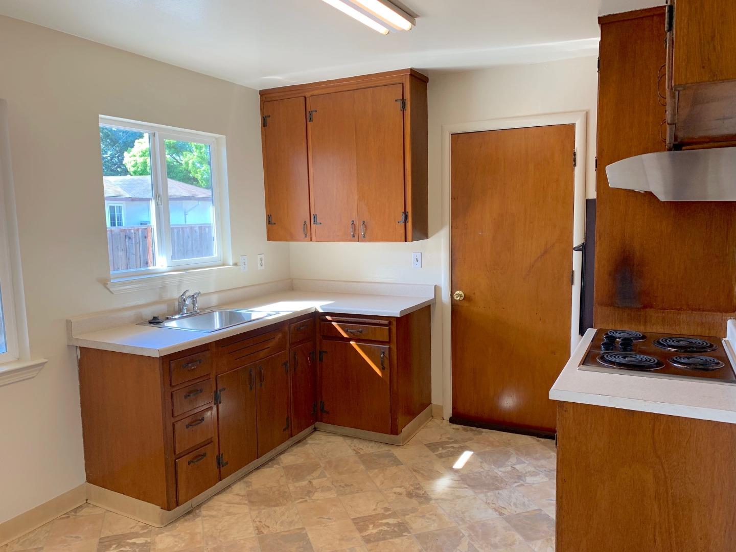 3551 Bay Road Redwood City, CA 94063 - Photo 14 of 21 Gallery Image 14