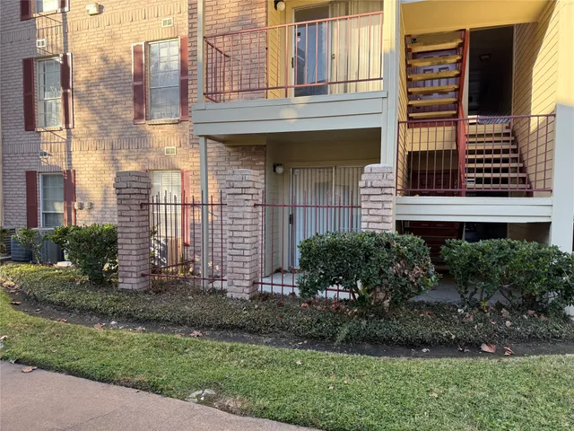 $99,850 | 2120 El Paseo Street, Unit 2406, Houston, TX 77054