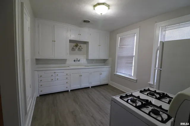 $145,000 | 1530-1532 West Barker Avenue, Peoria, IL 61606