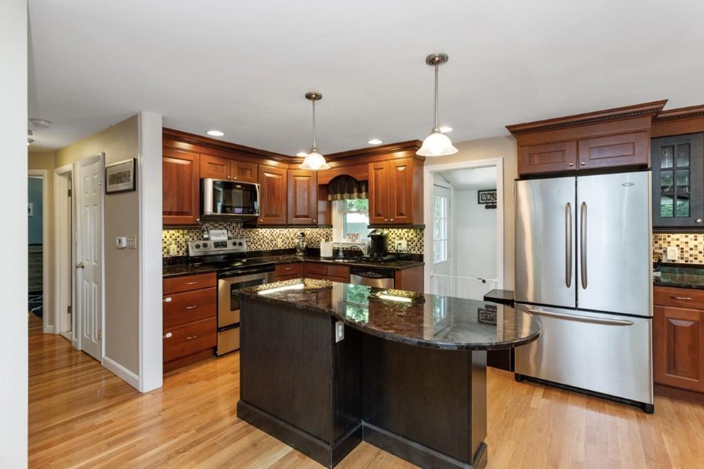 43 Brookfield Road Andover, MA 01810 - Photo 7 of 28 Gallery Image 7