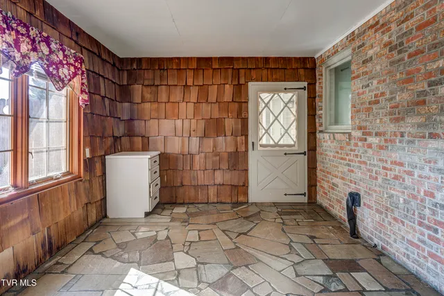 $2,000 | 1208 North Main Avenue, Erwin, TN 37650