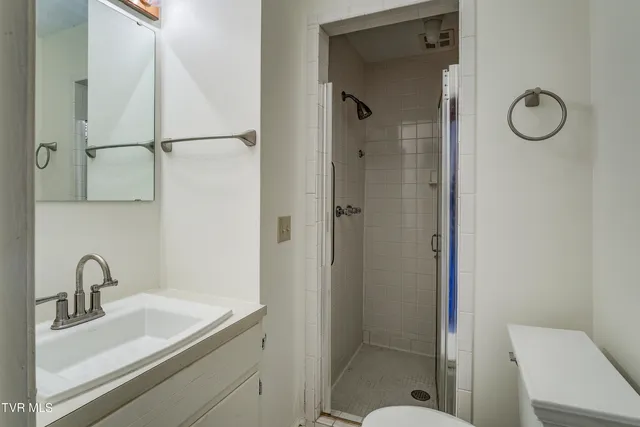 $2,000 | 1208 North Main Avenue, Erwin, TN 37650