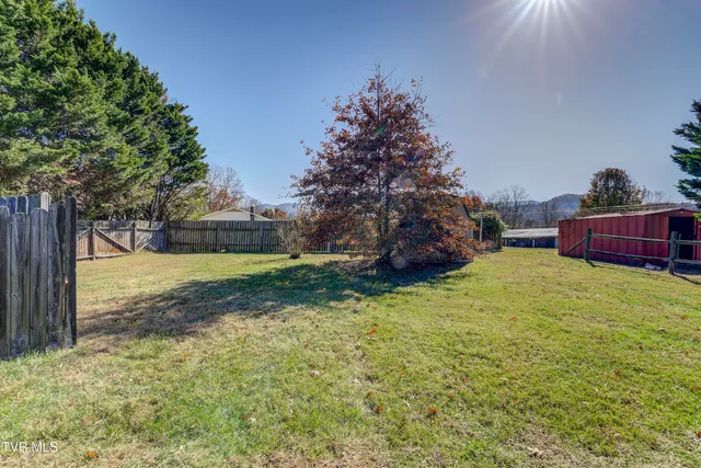 $2,000 | 1208 North Main Avenue, Erwin, TN 37650