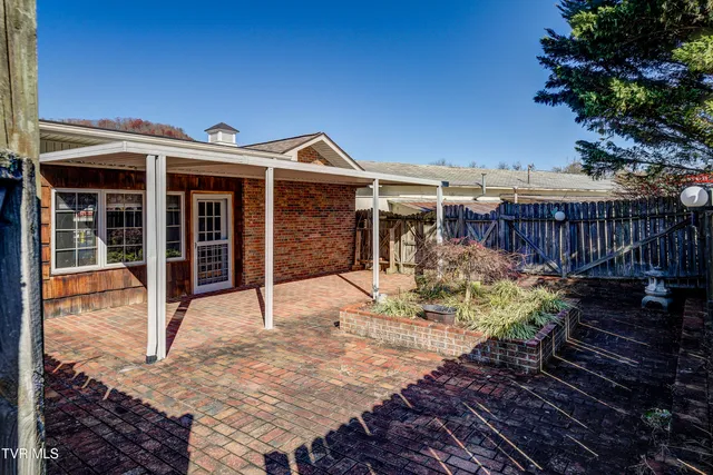 $2,000 | 1208 North Main Avenue, Erwin, TN 37650