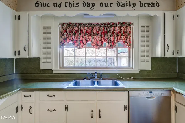 $2,000 | 1208 North Main Avenue, Erwin, TN 37650