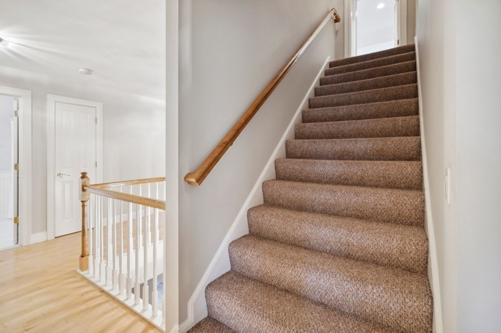 38 Pheasant Lane Manchester, NH 03109 - Photo 31 of 42 a view of entryway