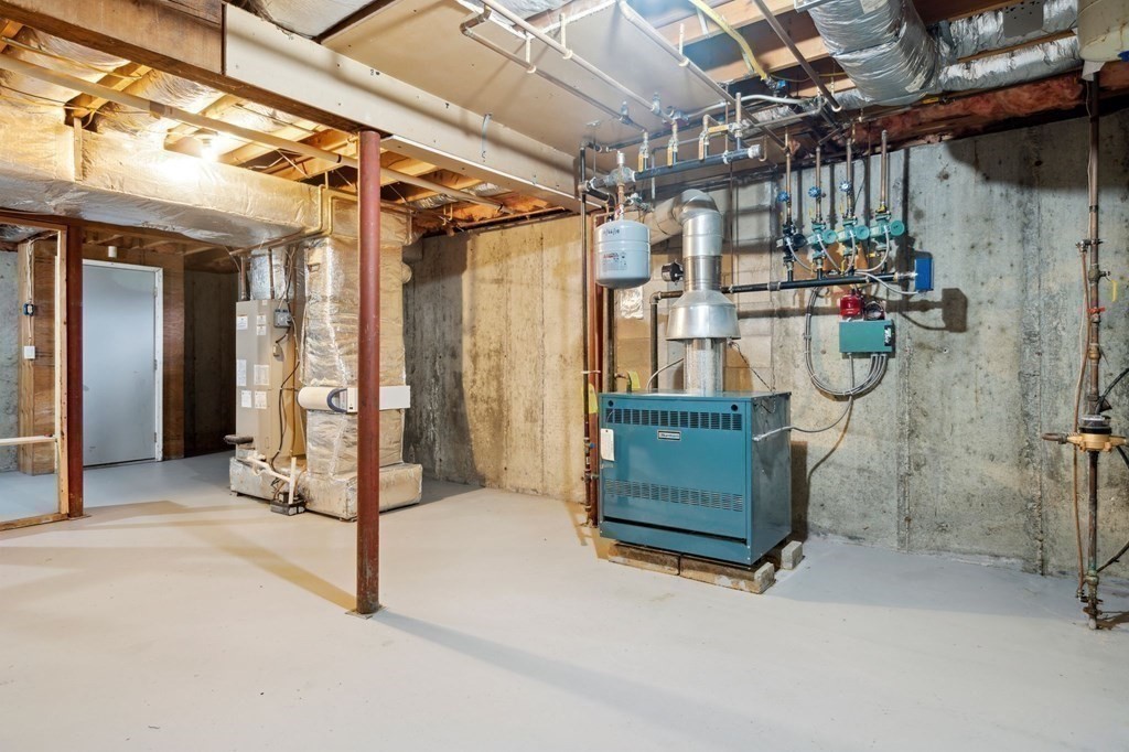 38 Pheasant Lane Manchester, NH 03109 - Photo 37 of 42