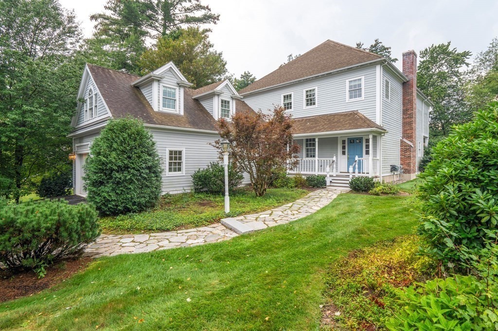 38 Pheasant Lane Manchester, NH 03109 - Photo 4 of 42 a view of a yard in front of house