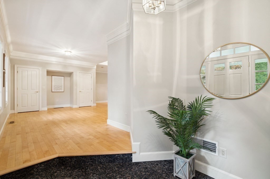 38 Pheasant Lane Manchester, NH 03109 - Photo 7 of 42