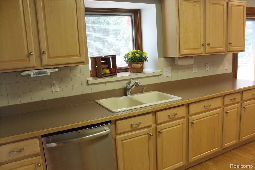 717 Kentucky Drive Rochester, MI 48307 - Photo 20 of 49 IMG_2547.JPG